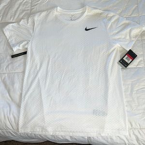 NWT Nike Standard Fit Shirt